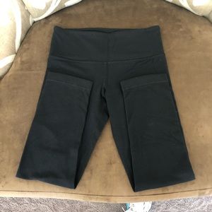 Lululemon black original wonder under crop